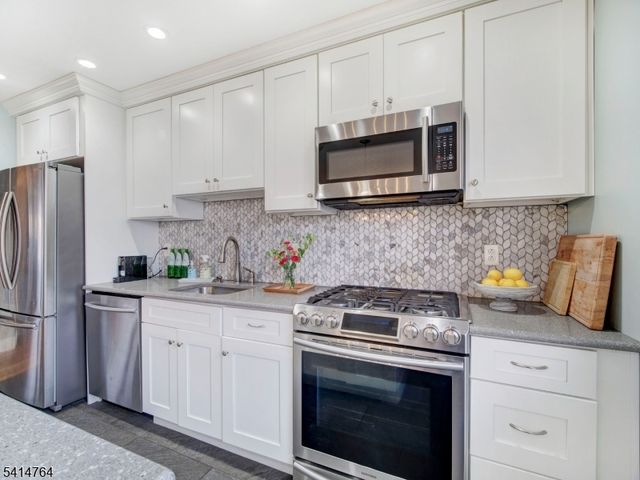 68 Arthur Ter, Kenilworth Boro, NJ 07033