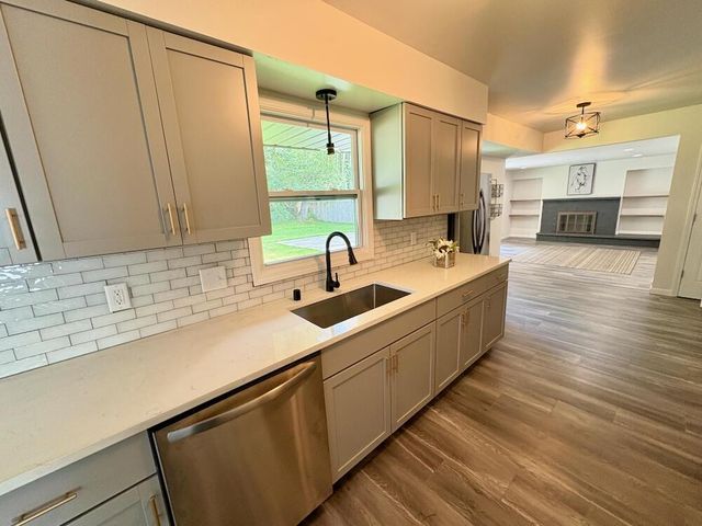 8008 Gina DRIVE, Mount Pleasant, WI 53406
