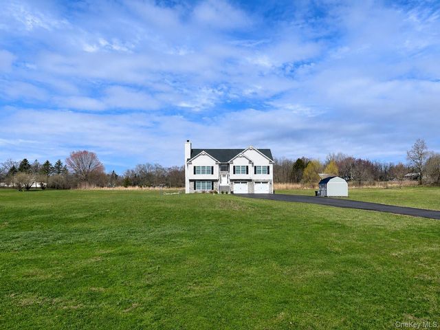 82 River Glen Road, Wallkill, NY 12589