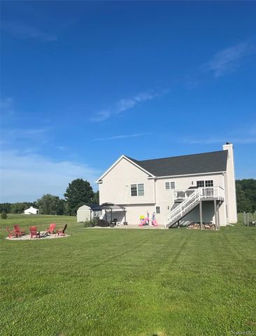 82 River Glen Road, Wallkill, NY 12589