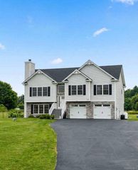82 River Glen Road, Wallkill, NY 12589