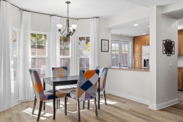 15913 Avenida Villaha 42, San Diego, CA 92128