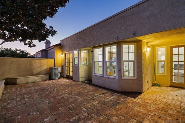 15913 Avenida Villaha 42, San Diego, CA 92128