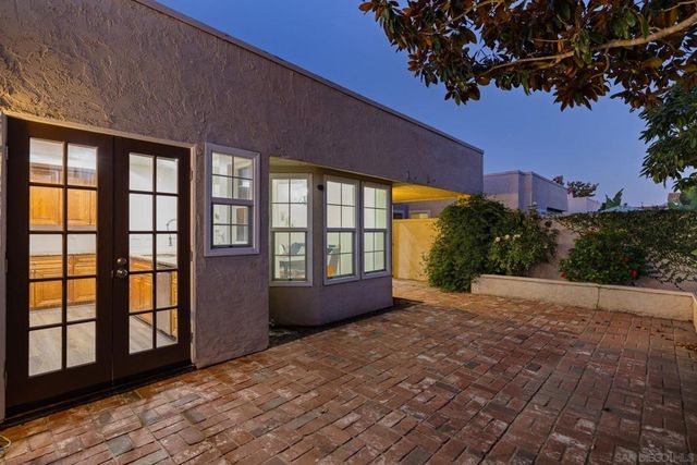 15913 Avenida Villaha 42, San Diego, CA 92128