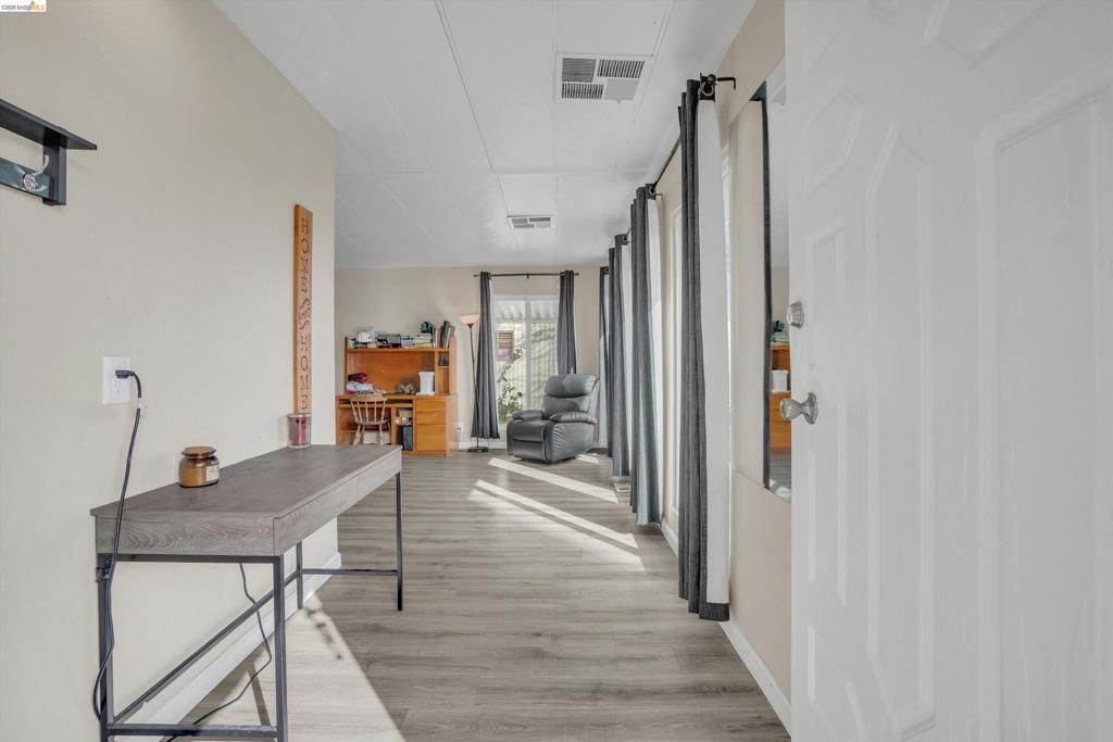 Image 4 of property listing at 180 180 Algiers Circle, Pacheco, CA 94553