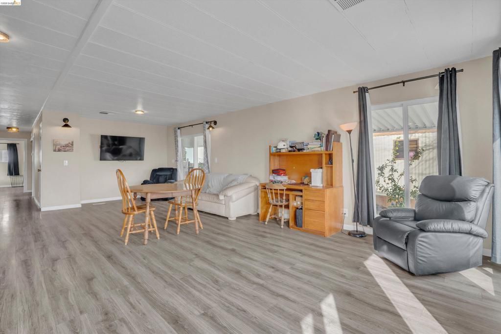 Image 5 of property listing at 180 180 Algiers Circle, Pacheco, CA 94553