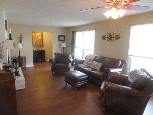 3213 Aspen Drive, Evansville, IN 47711