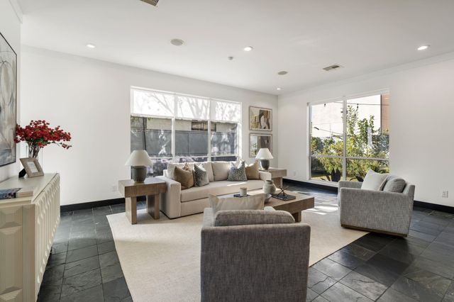 162 Vieux Carre Drive, Houston, TX 77009