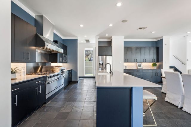 162 Vieux Carre Drive, Houston, TX 77009