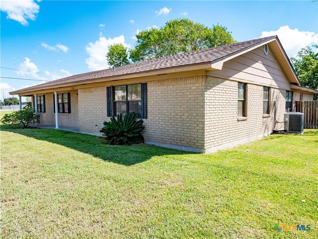 1704 Jackson Street, Port Lavaca, TX 77979