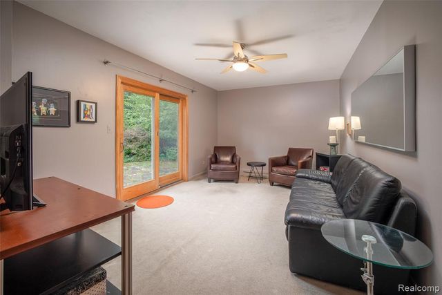 33025 Tall Oaks Street, Farmington, MI 48336