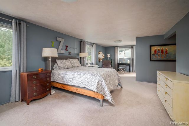 33025 Tall Oaks Street, Farmington, MI 48336