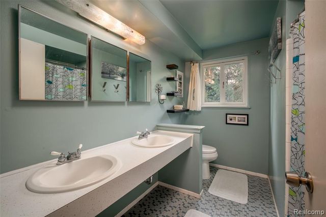 33025 Tall Oaks Street, Farmington, MI 48336