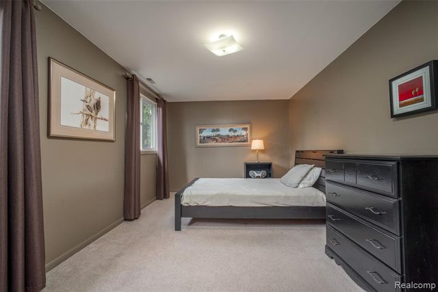 33025 Tall Oaks Street, Farmington, MI 48336