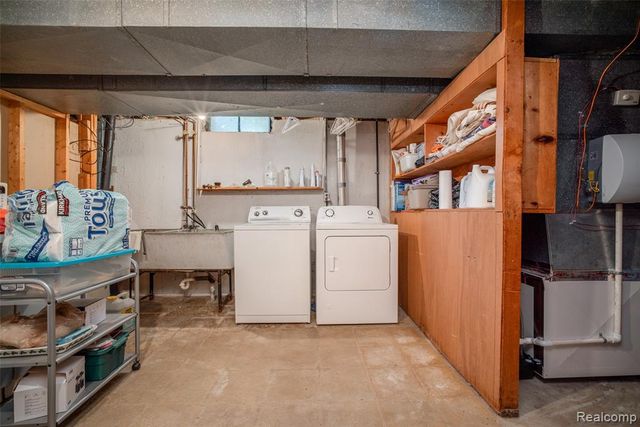 33025 Tall Oaks Street, Farmington, MI 48336