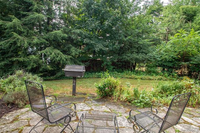 33025 Tall Oaks Street, Farmington, MI 48336