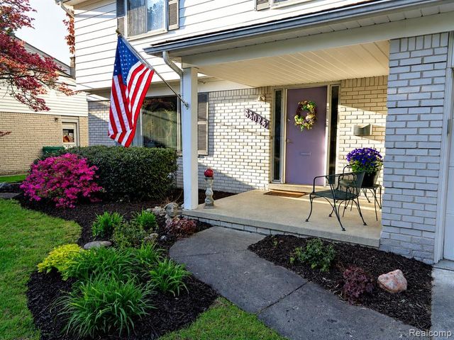 33025 Tall Oaks Street, Farmington, MI 48336