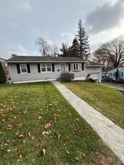 15 Tree Hill Road, Waterbury, CT 06708