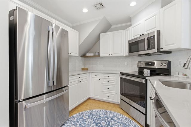 812 Gazebo Circle 812, Reading, MA 01867