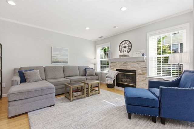 812 Gazebo Circle 812, Reading, MA 01867