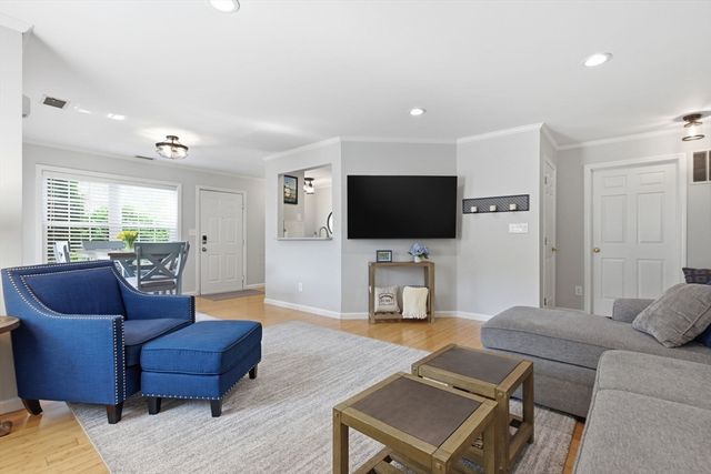812 Gazebo Circle 812, Reading, MA 01867