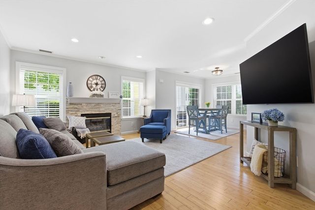 812 Gazebo Circle 812, Reading, MA 01867