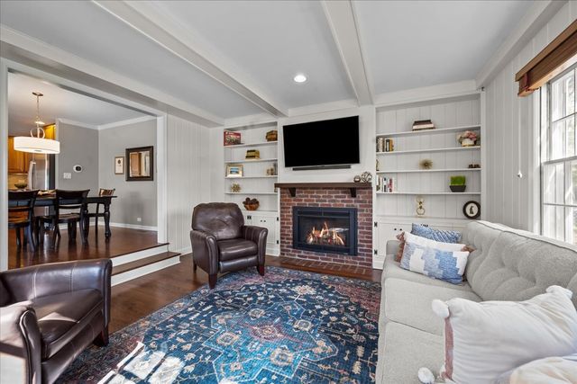927 Holly Court, Deerfield, IL 60015