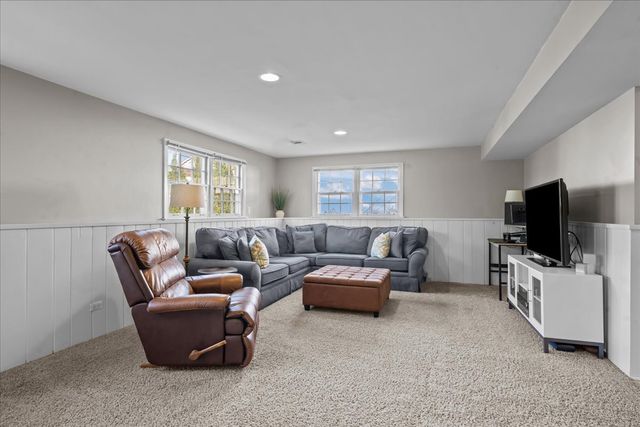 927 Holly Court, Deerfield, IL 60015