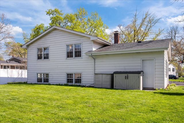 927 Holly Court, Deerfield, IL 60015