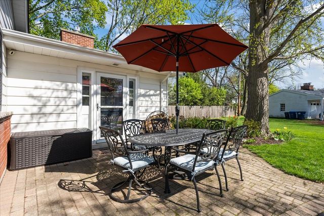 927 Holly Court, Deerfield, IL 60015