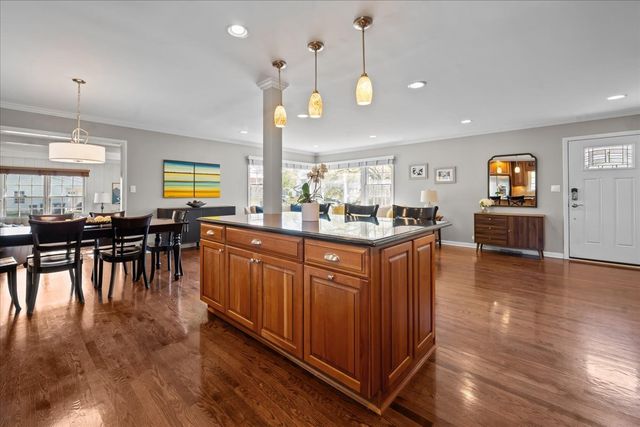 927 Holly Court, Deerfield, IL 60015
