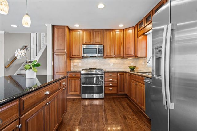 927 Holly Court, Deerfield, IL 60015