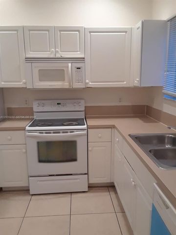 3828 SW 48th Ave D-27, Pembroke Park, FL 33023