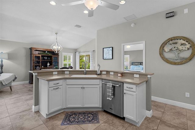 5075 NEPTUNE CIRCLE, Oxford, FL 34484