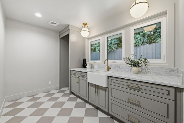 950 Somersby Way, Sacramento, CA 95864