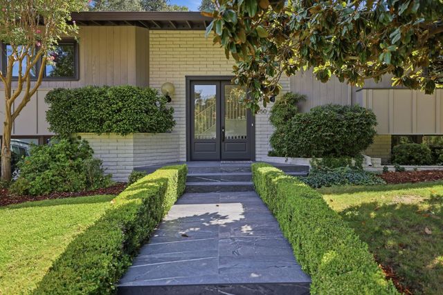 950 Somersby Way, Sacramento, CA 95864