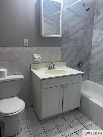 403 College Drive 403, Edison, NJ 08817