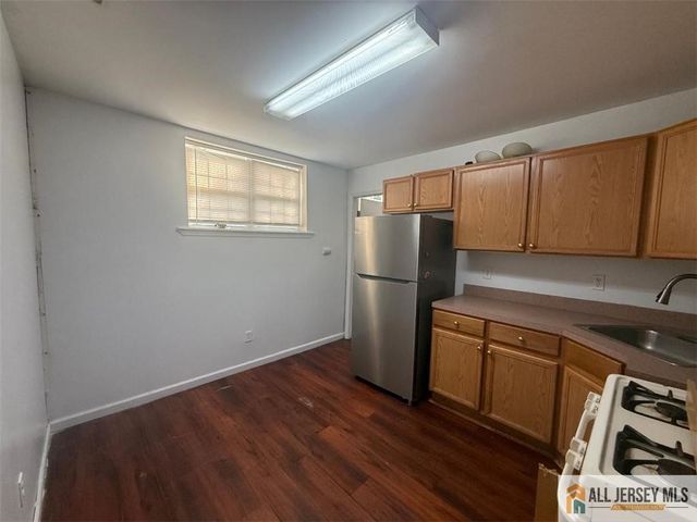 403 College Drive 403, Edison, NJ 08817