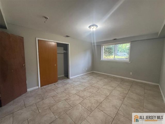403 College Drive 403, Edison, NJ 08817