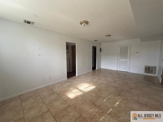403 College Drive 403, Edison, NJ 08817