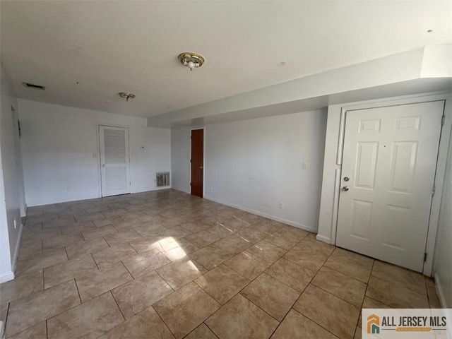403 College Drive 403, Edison, NJ 08817