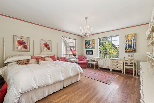 6731 S Cregier Avenue, Chicago, IL 60649