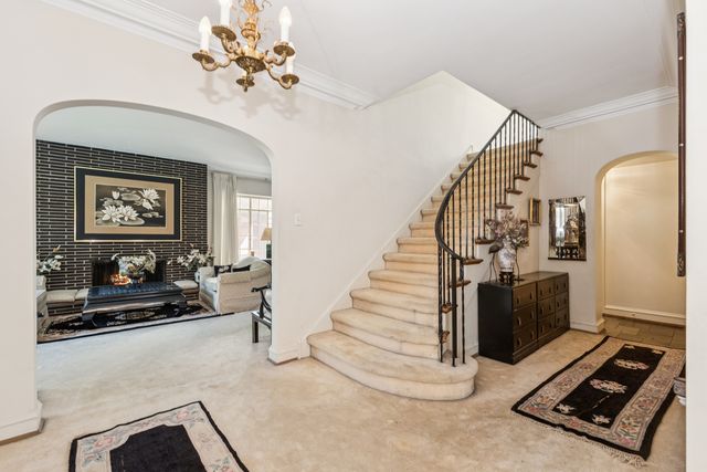 6731 S Cregier Avenue, Chicago, IL 60649