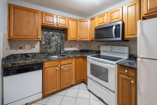 9 Weld St 14, Framingham, MA 01702