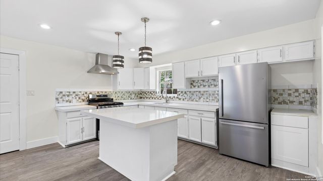 646 Ellor Dr, San Antonio, TX 78228