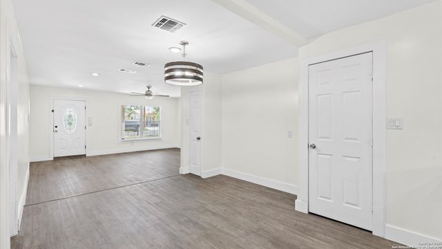 646 Ellor Dr, San Antonio, TX 78228