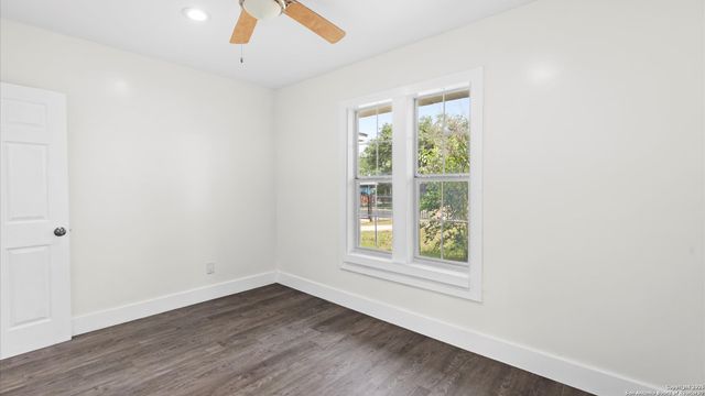646 Ellor Dr, San Antonio, TX 78228
