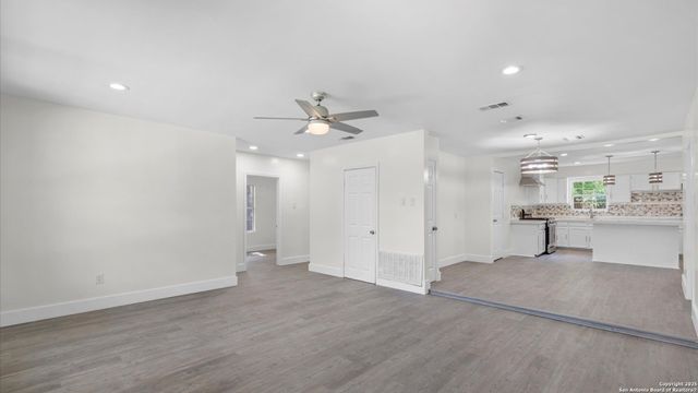 646 Ellor Dr, San Antonio, TX 78228