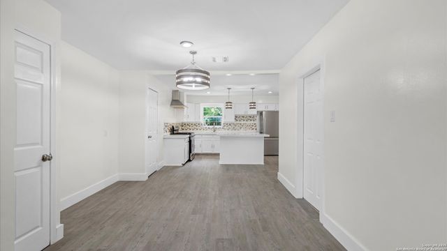 646 Ellor Dr, San Antonio, TX 78228