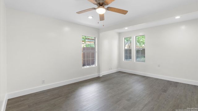 646 Ellor Dr, San Antonio, TX 78228